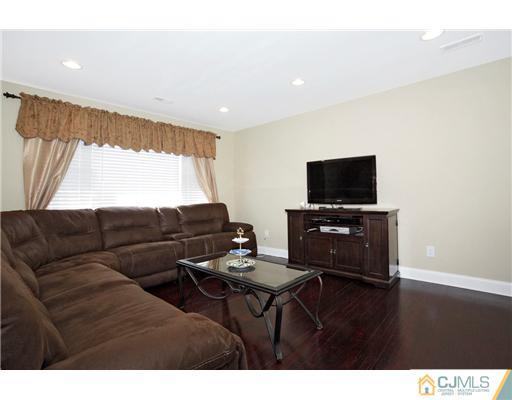 736 Front Street Dunellen, NJ 08812 - Photo 2 of 20 Gallery Image 2