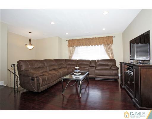 736 Front Street Dunellen, NJ 08812 - Photo 3 of 20 Gallery Image 3