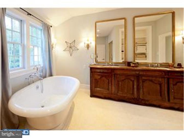2220 Grubbs Mill Road Berwyn, PA 19312 - Photo 15 of 25 a spacious bathroom with a tub sink and mirror