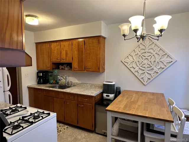 $2,100 | 20 Fisher Avenue, Unit 2, Congers, NY 10920