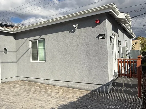 a view of utility room