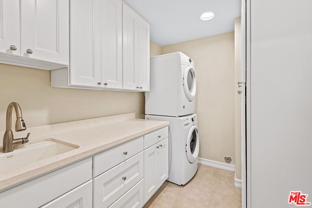 5 Daystar Irvine, CA 92612 - Photo 17 of 52 a utility room with cabinets washer and dryer