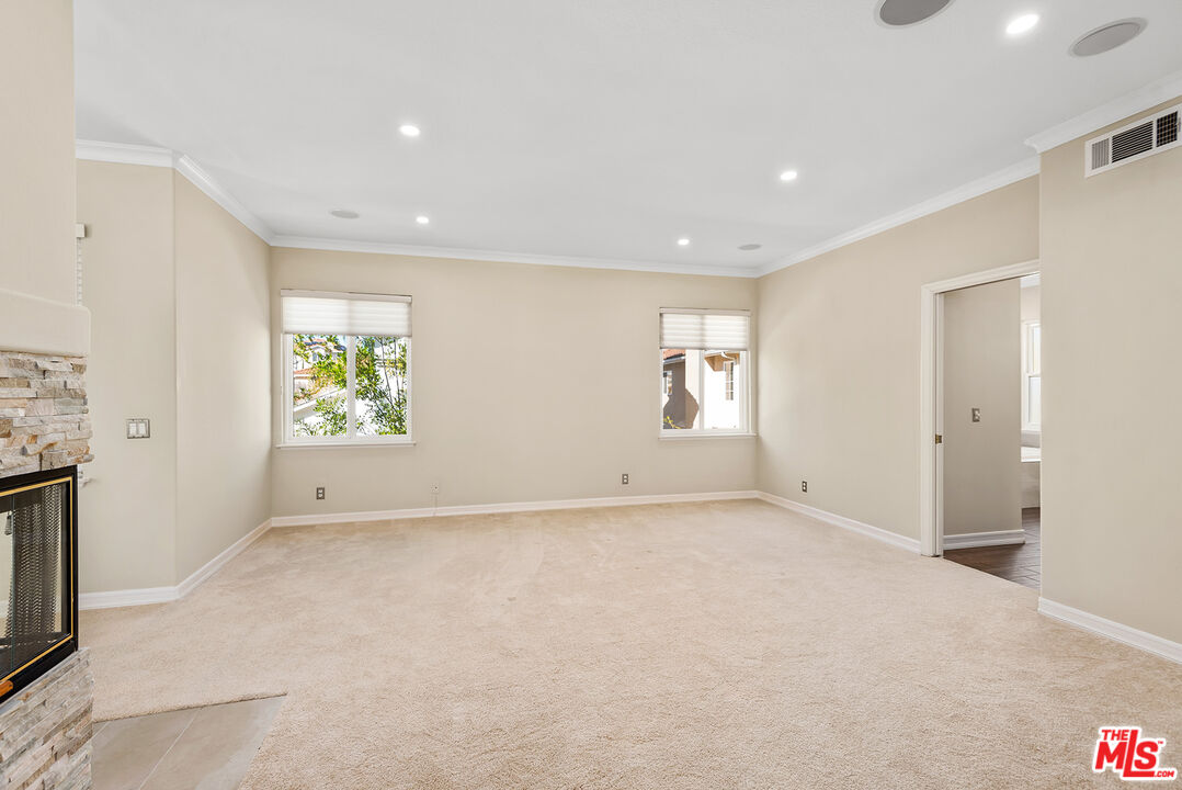 5 Daystar Irvine, CA 92612 - Photo 20 of 52 an empty room with windows