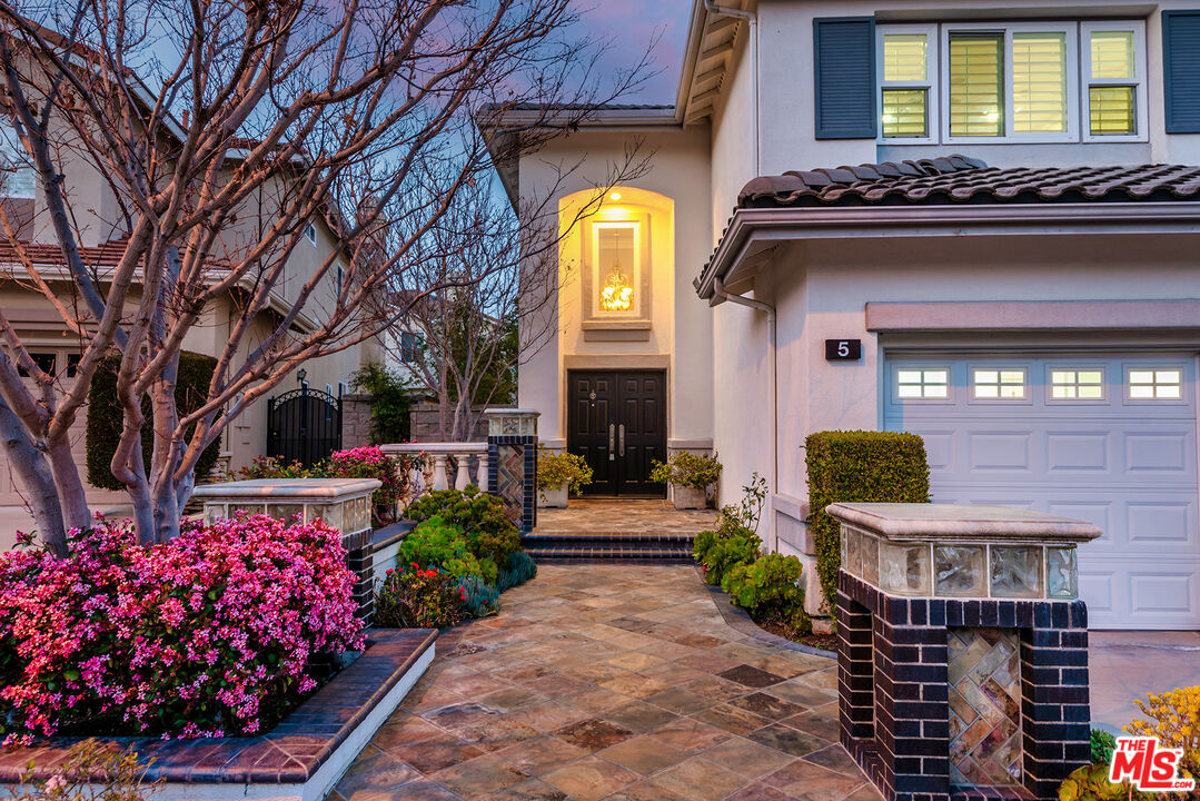 5 Daystar Irvine, CA 92612 - Photo 2 of 52 a front view of a house with a garden