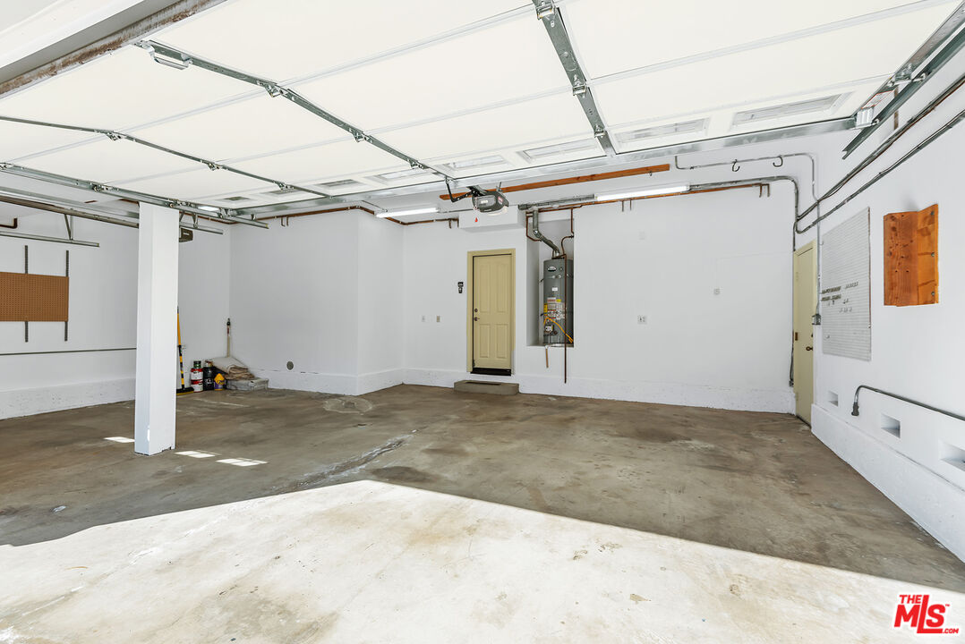 5 Daystar Irvine, CA 92612 - Photo 36 of 52 a view of a garage