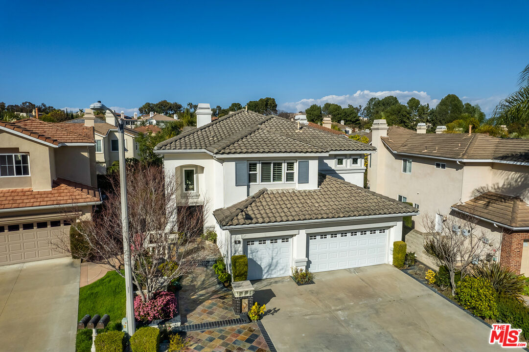 5 Daystar Irvine, CA 92612 - Photo 37 of 52 a house view with a garden space