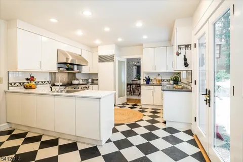 $1,299,000 | 148 Highland Avenue, Montclair, NJ 07042