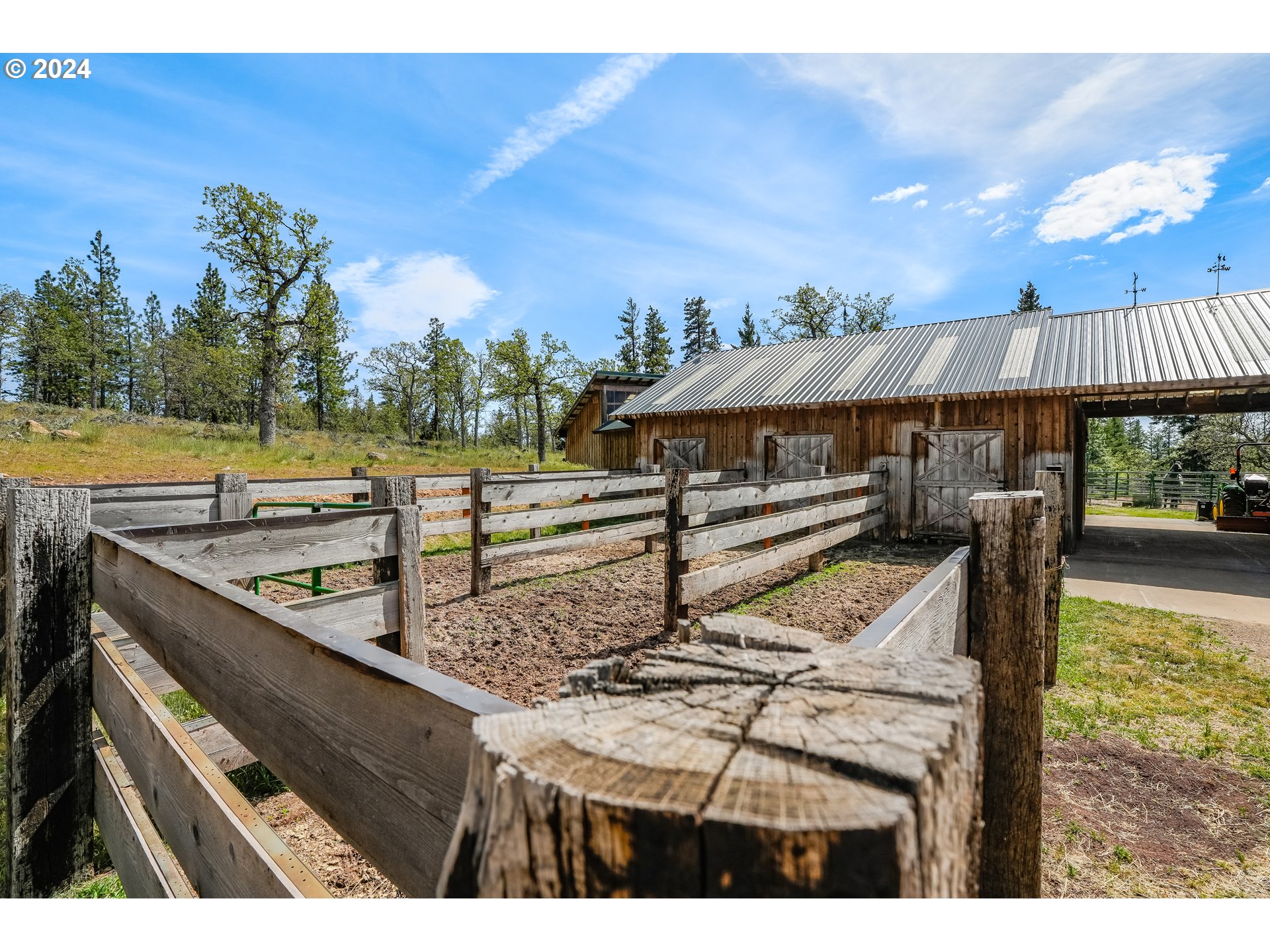 11 Deer Ridge Road Goldendale, WA 98620 - Photo 26 of 45 a view of a terrace with sitting area and furniture