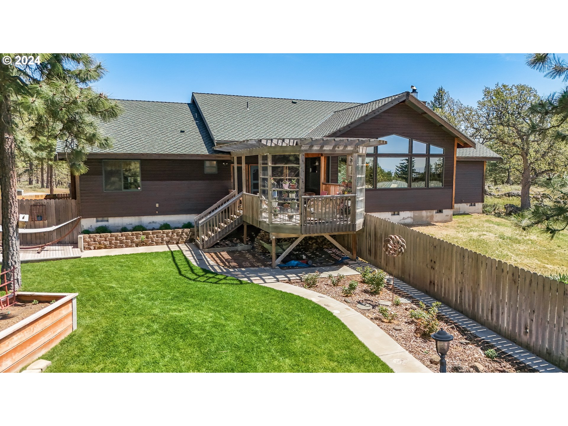 11 Deer Ridge Road Goldendale, WA 98620 - Photo 41 of 45 a backyard of a house with table and chairs