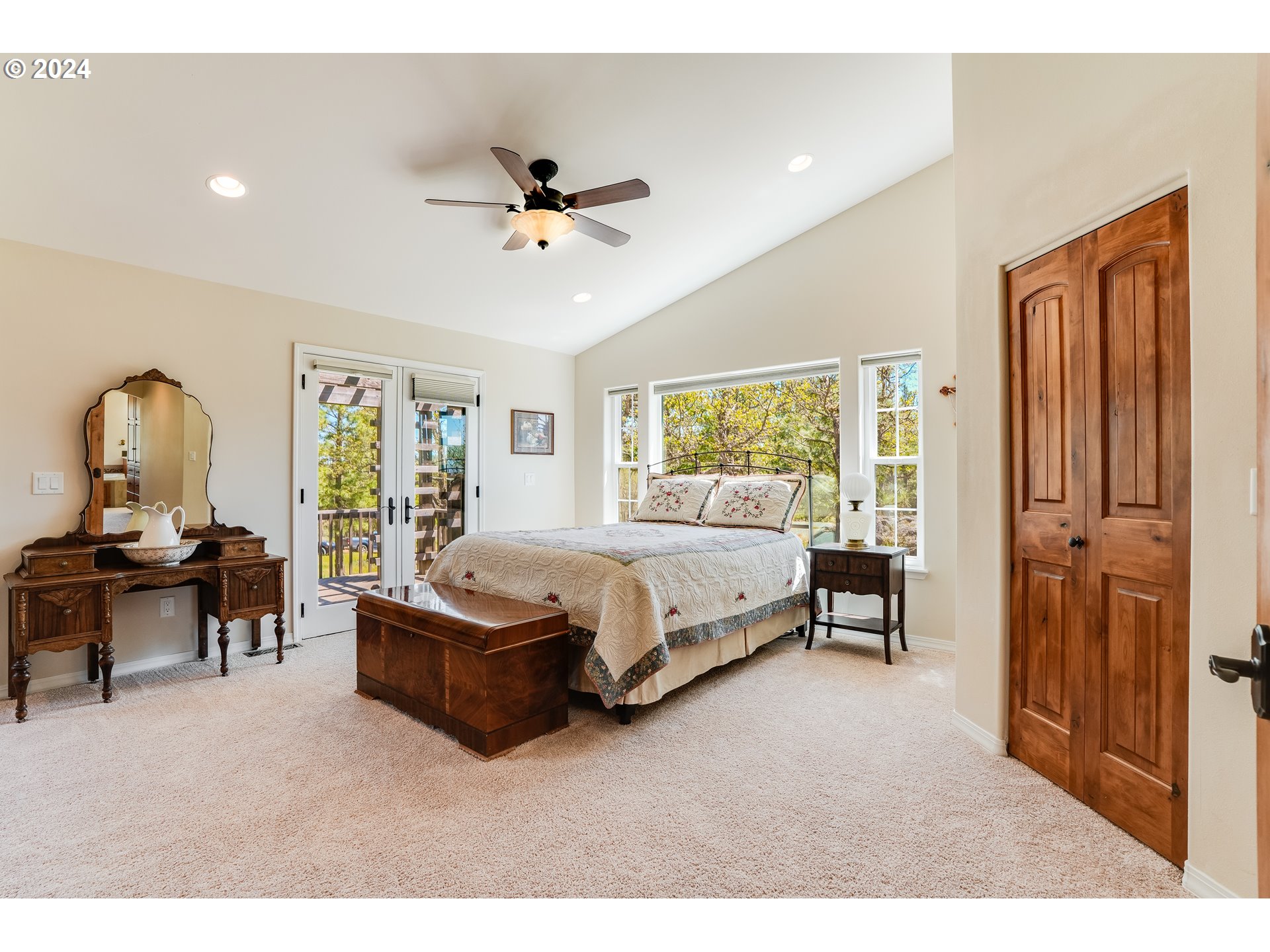 11 Deer Ridge Road Goldendale, WA 98620 - Photo 7 of 45 a spacious bedroom with a bed a window and couch