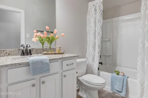 $250,000 | 124 Lightbourne Drive, Lafayette, LA 70506