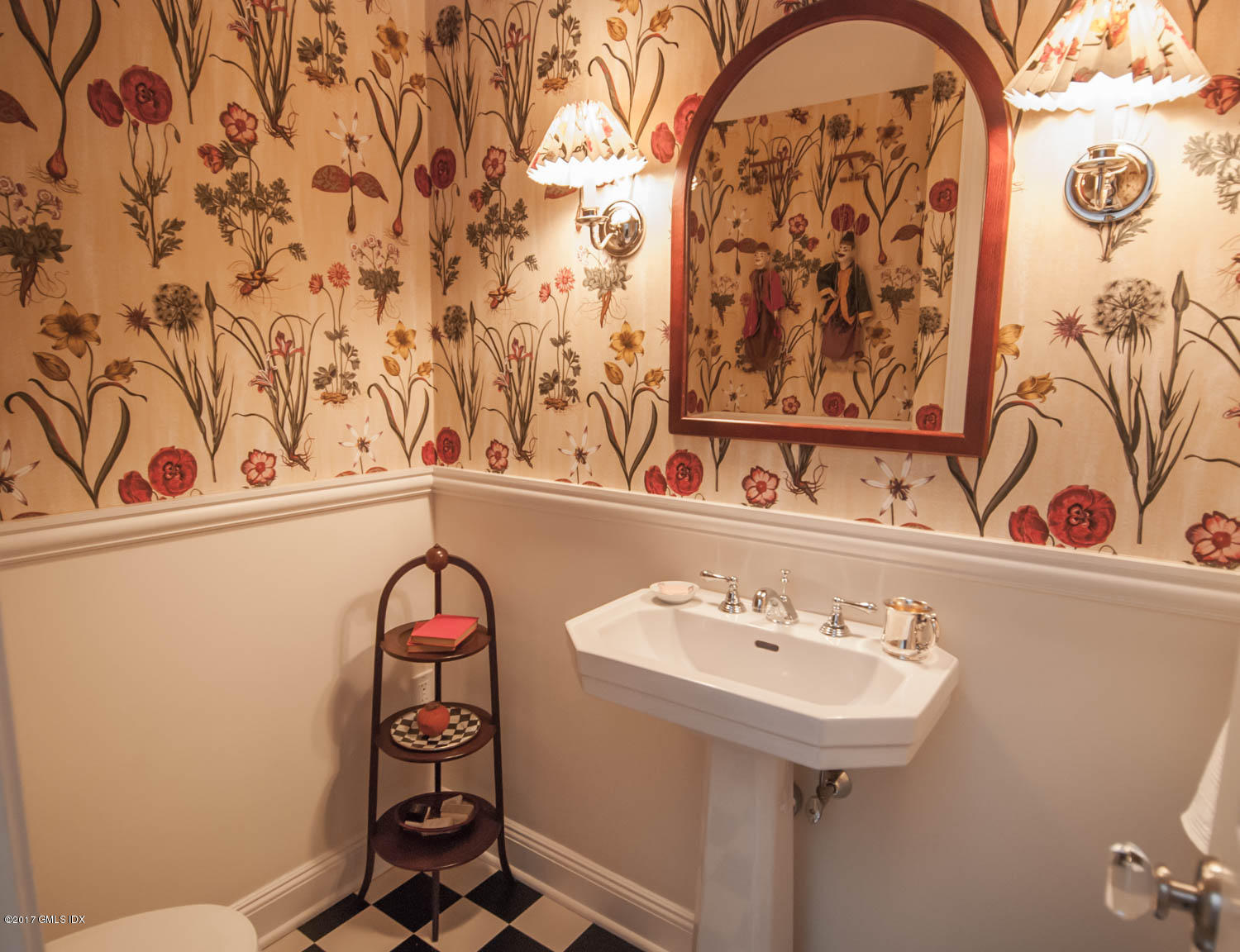 4 Old Church Road, Unit 6 Greenwich, CT 06830 - Photo 10 of 19 a bathroom with a sink and a mirror