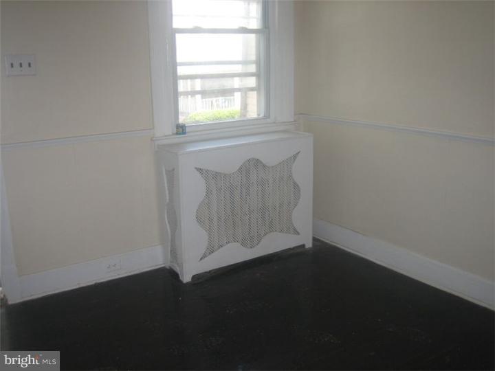 502 Woodcliffe Road Upper Darby, PA 19082 - Photo 3 of 8 Living Room