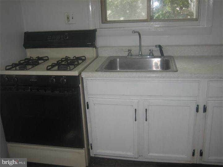 502 Woodcliffe Road Upper Darby, PA 19082 - Photo 5 of 8 Kitchen