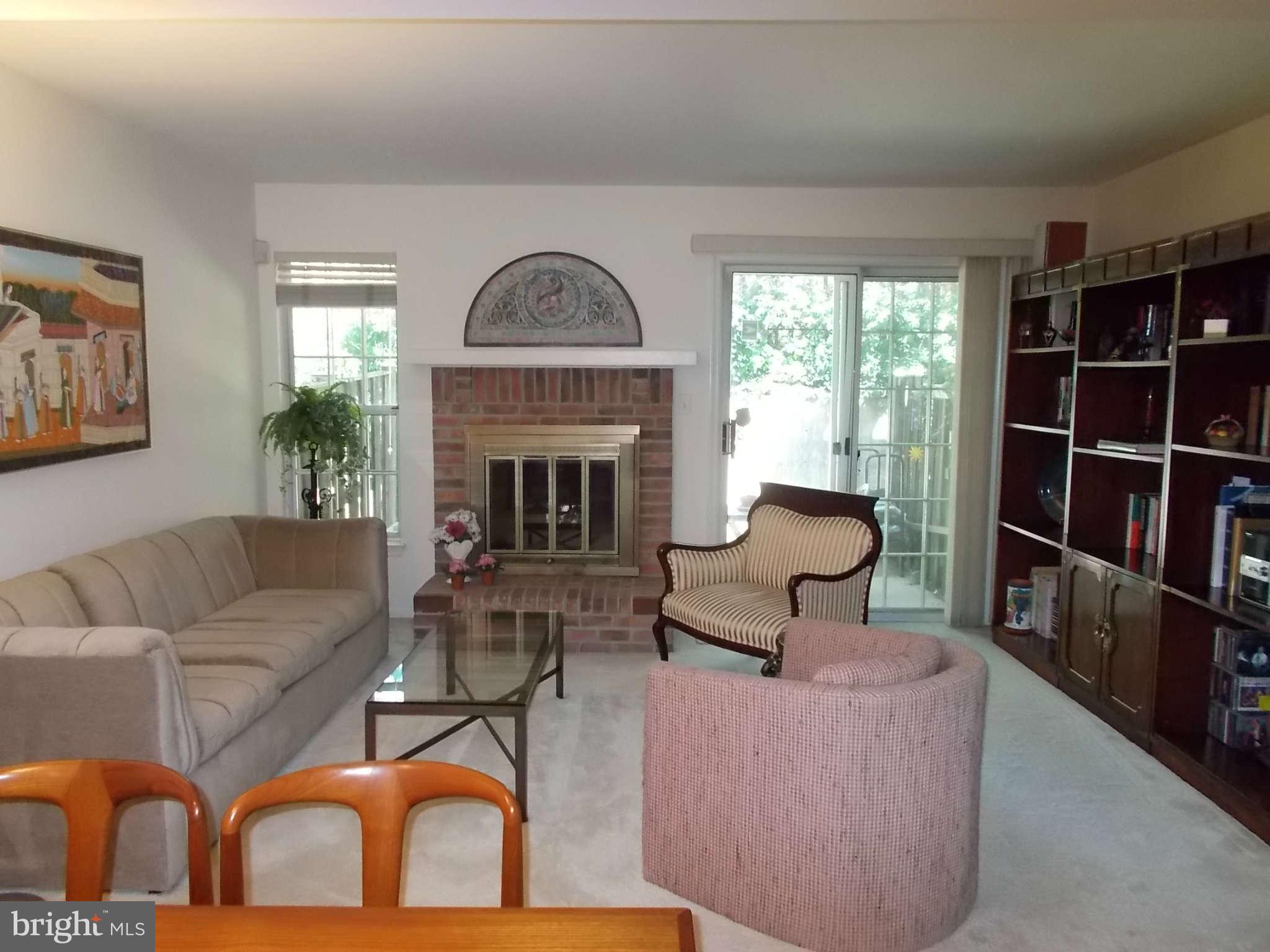 2107 Derby Ridge Lane, Unit 27 Silver Spring, MD 20910 - Photo 12 of 20 Living Room
