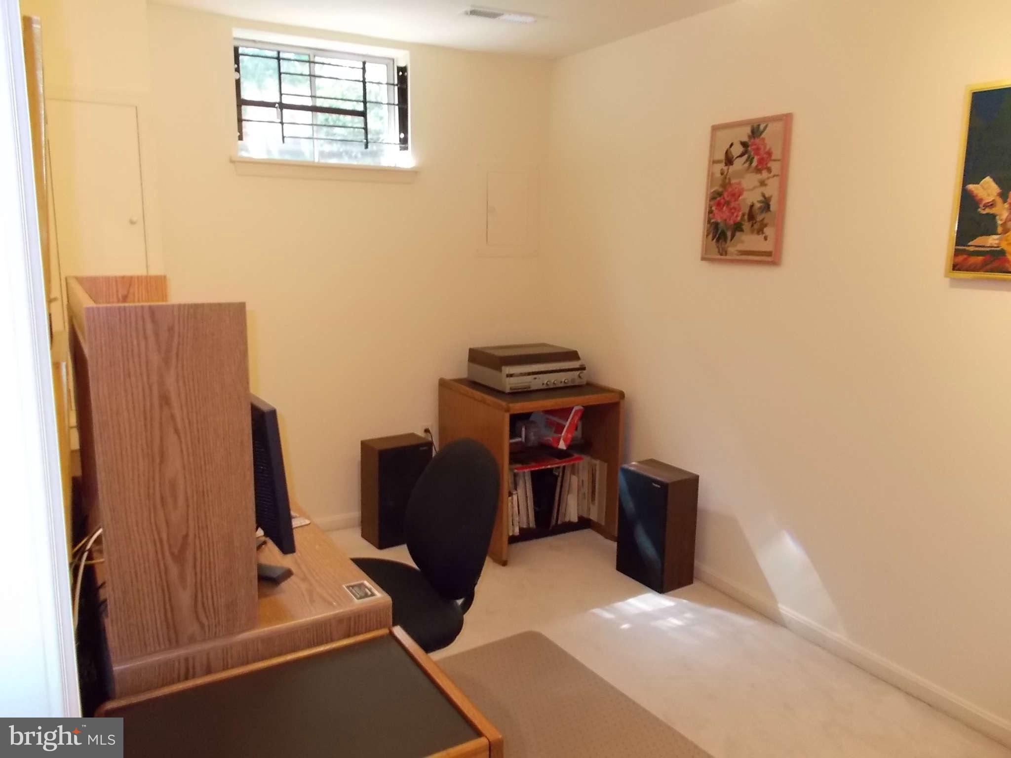 2107 Derby Ridge Lane, Unit 27 Silver Spring, MD 20910 - Photo 16 of 20 Interior General