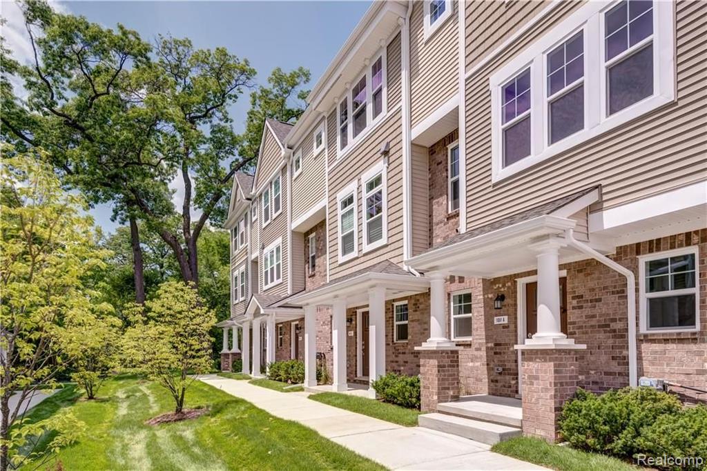 2500 Normandy Road, Unit 15 Royal Oak, MI 48073 - Photo 1 of 18