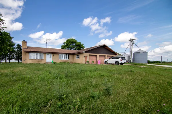 $1,500,000 | 3740 North 1300e Road, Kempton, IL 60946