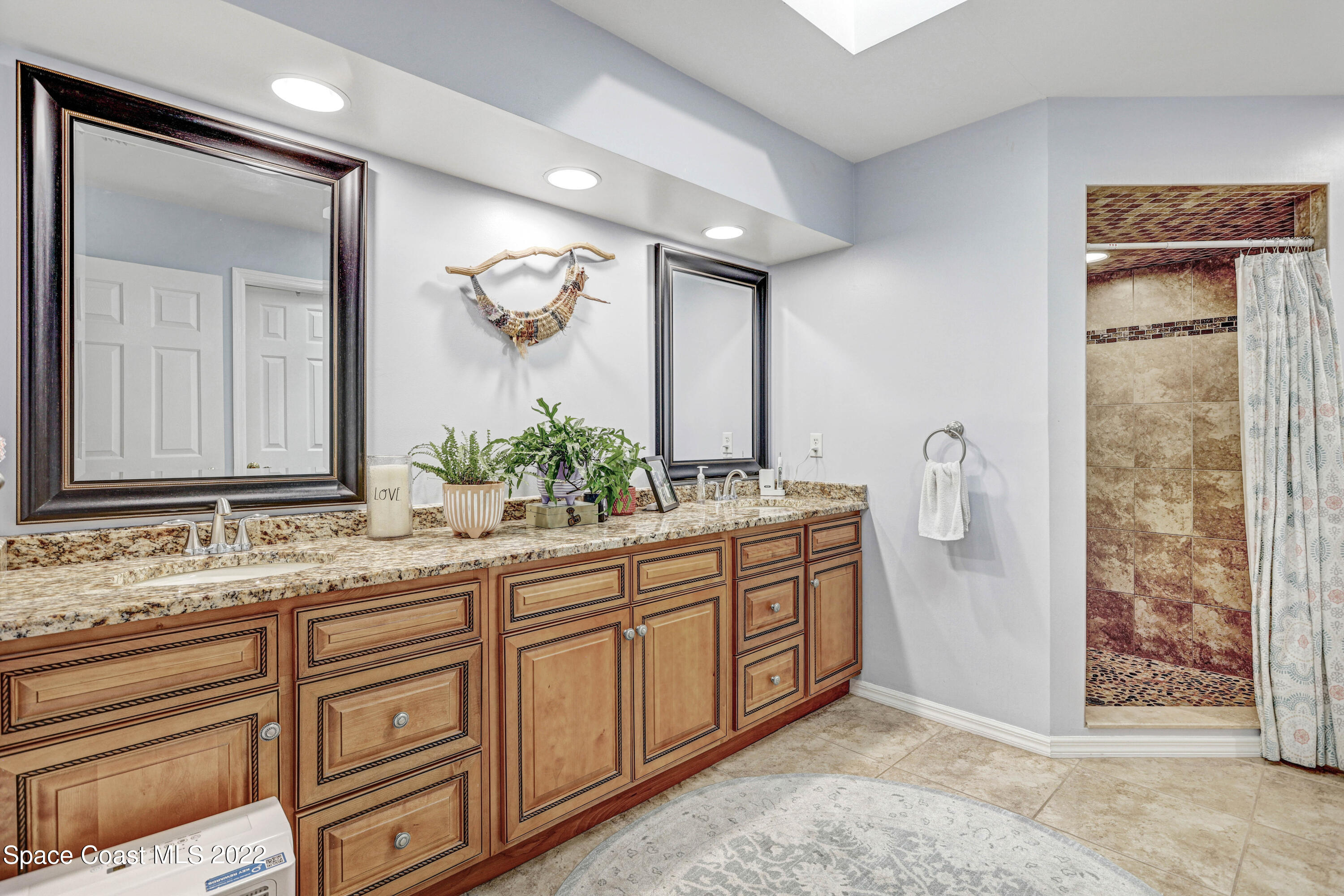 4500 Hunters Run Circle Grant Valkaria, FL 32949 - Photo 17 of 35 East Side Bathroom