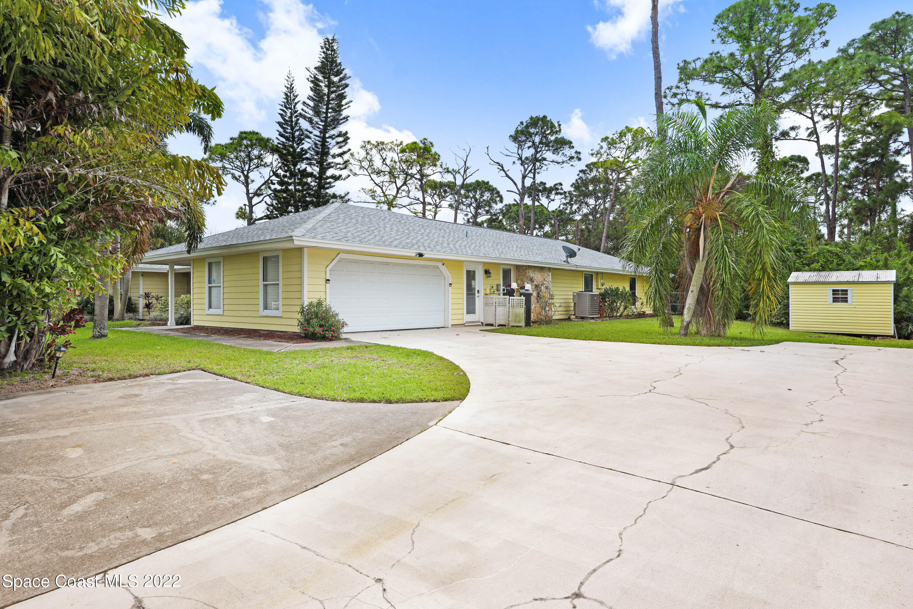 4500 Hunters Run Circle Grant Valkaria, FL 32949 - Photo 2 of 35 1V5A8135