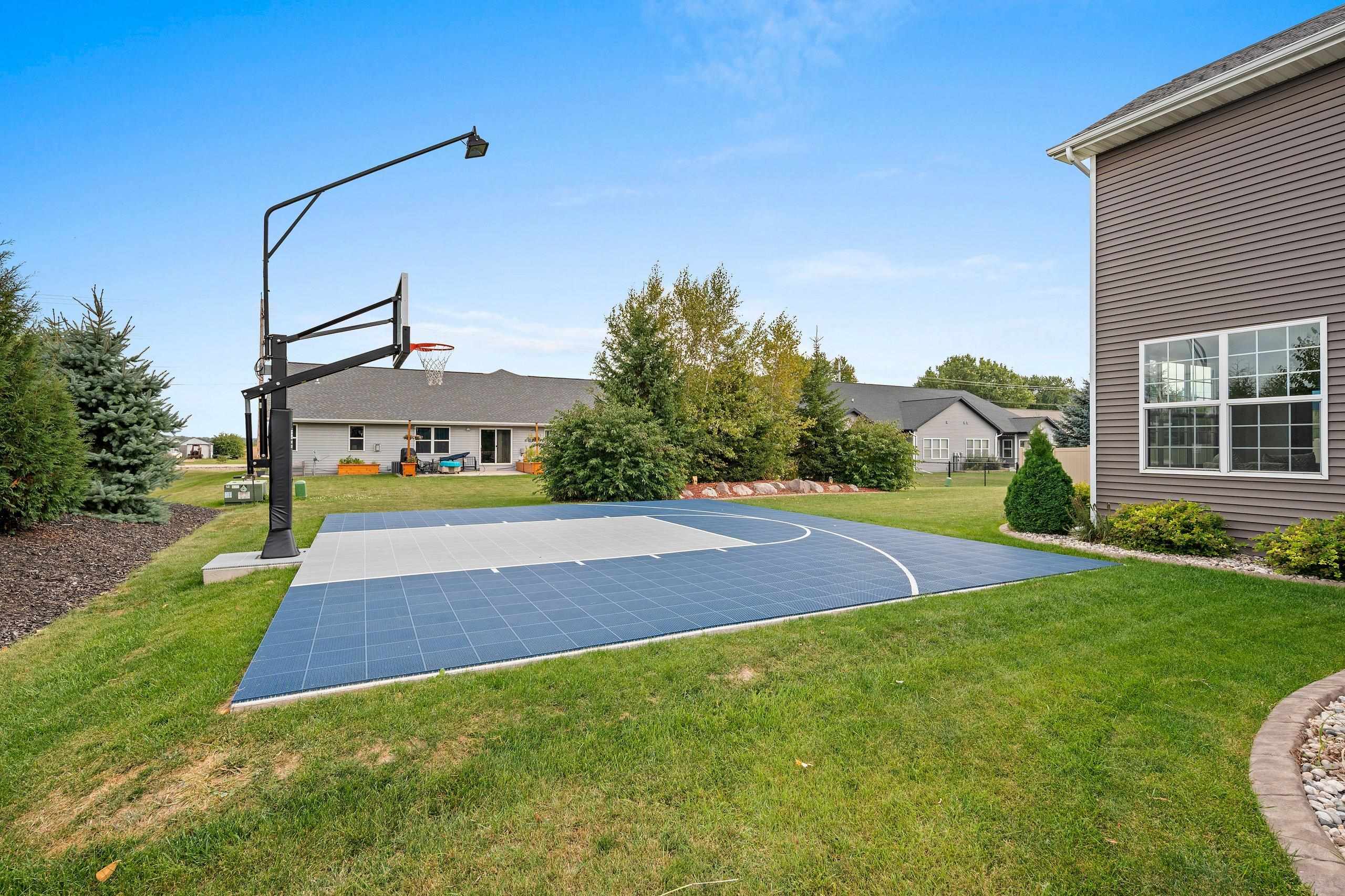 1013 Harvest Trail Appleton, WI 54913 - Photo 4 of 38