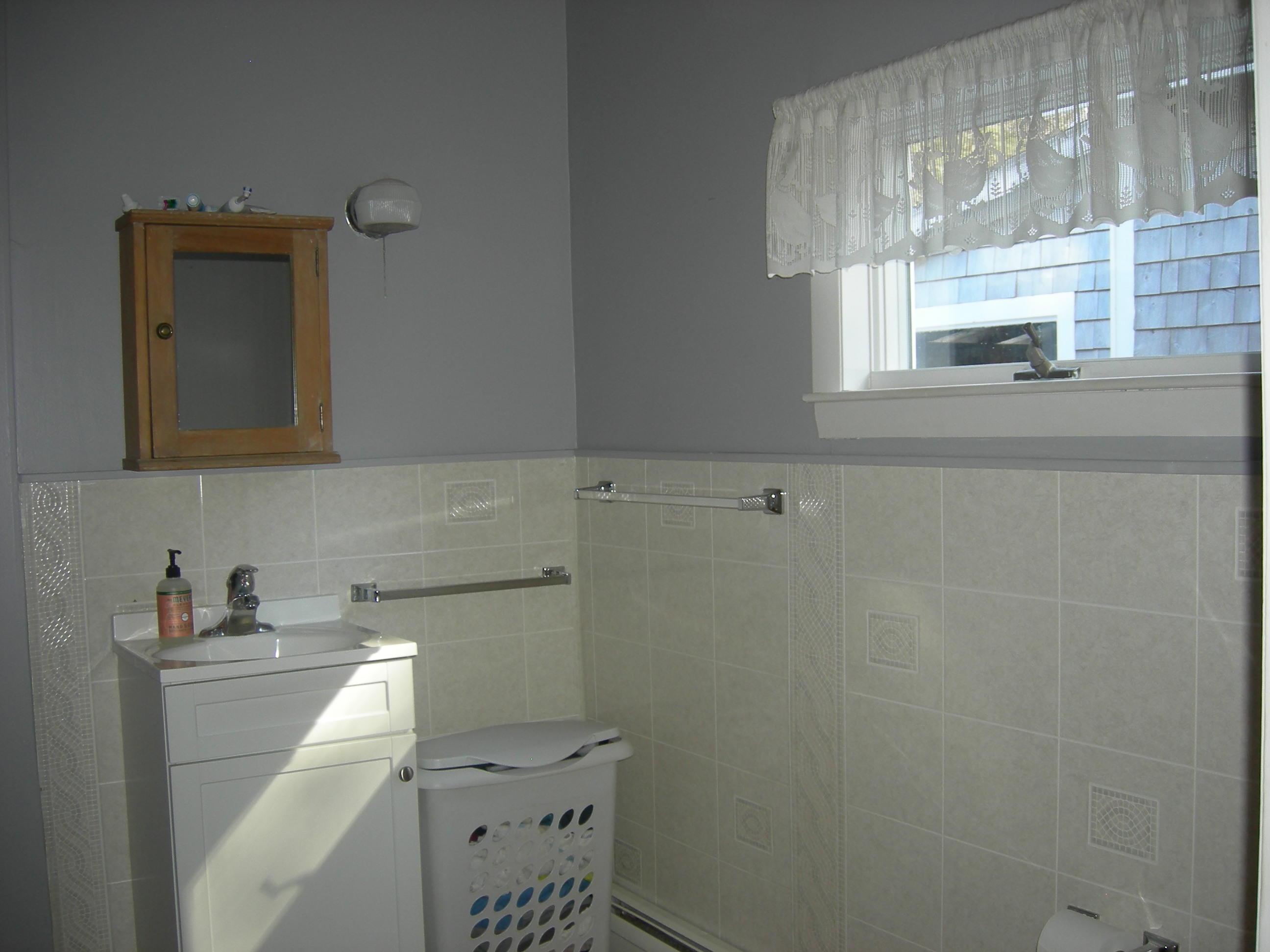 572 East Side Road Hancock, ME 04640 - Photo 12 of 12 First-floor, full bath