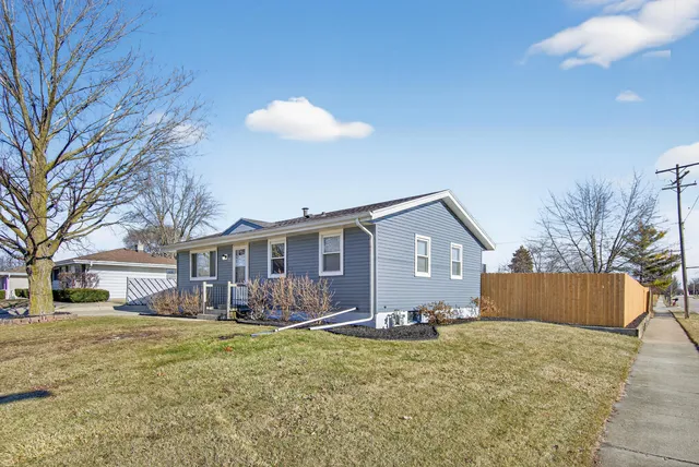 $299,900 | 6421 59th Avenue, Kenosha, WI 53142