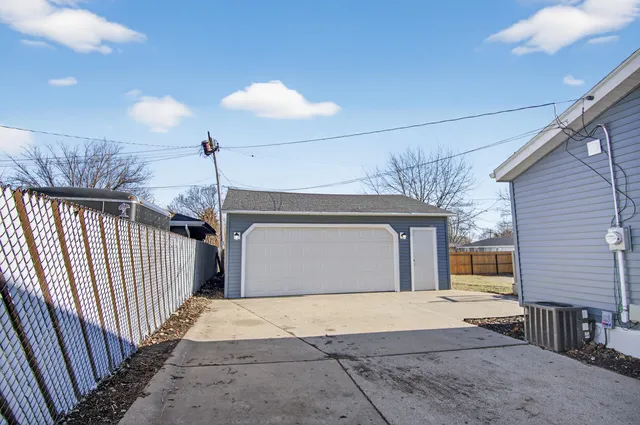 $299,900 | 6421 59th Avenue, Kenosha, WI 53142