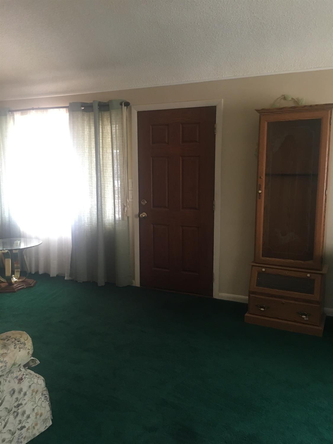 5628 Lawrence Road Cincinnati, OH 45248 - Photo 5 of 38