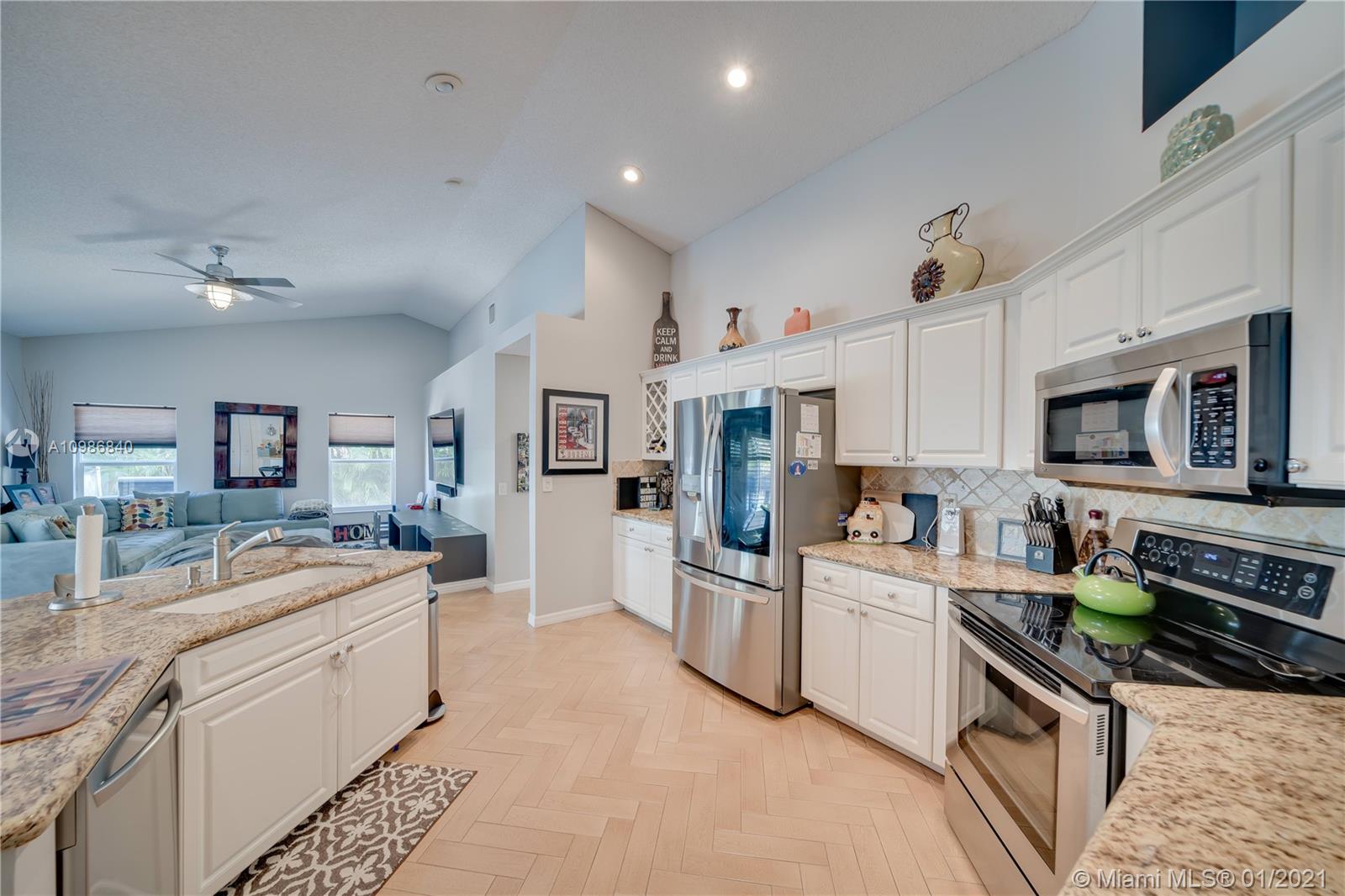 3230 Overlook Road Davie, FL 33328 - Photo 12 of 47