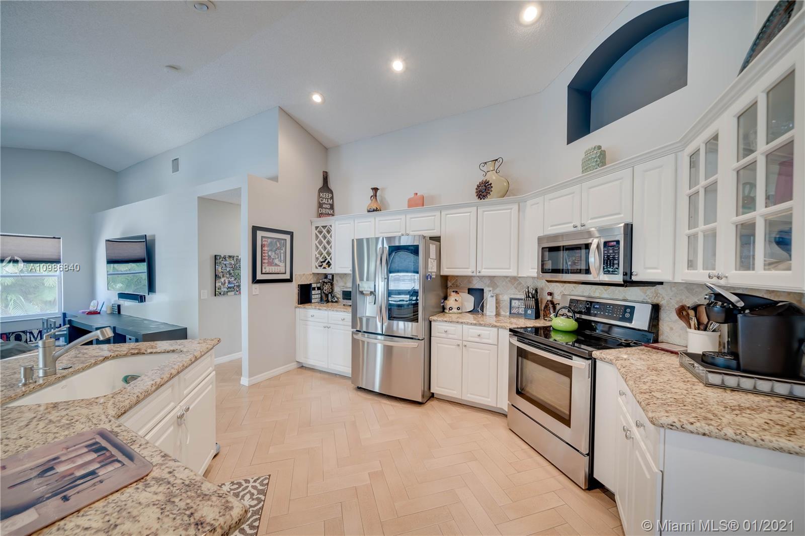 3230 Overlook Road Davie, FL 33328 - Photo 13 of 47