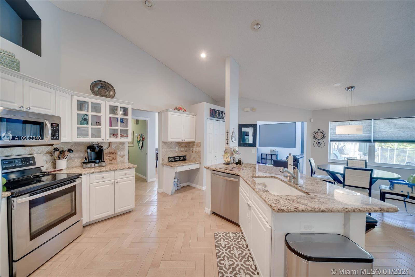 3230 Overlook Road Davie, FL 33328 - Photo 14 of 47