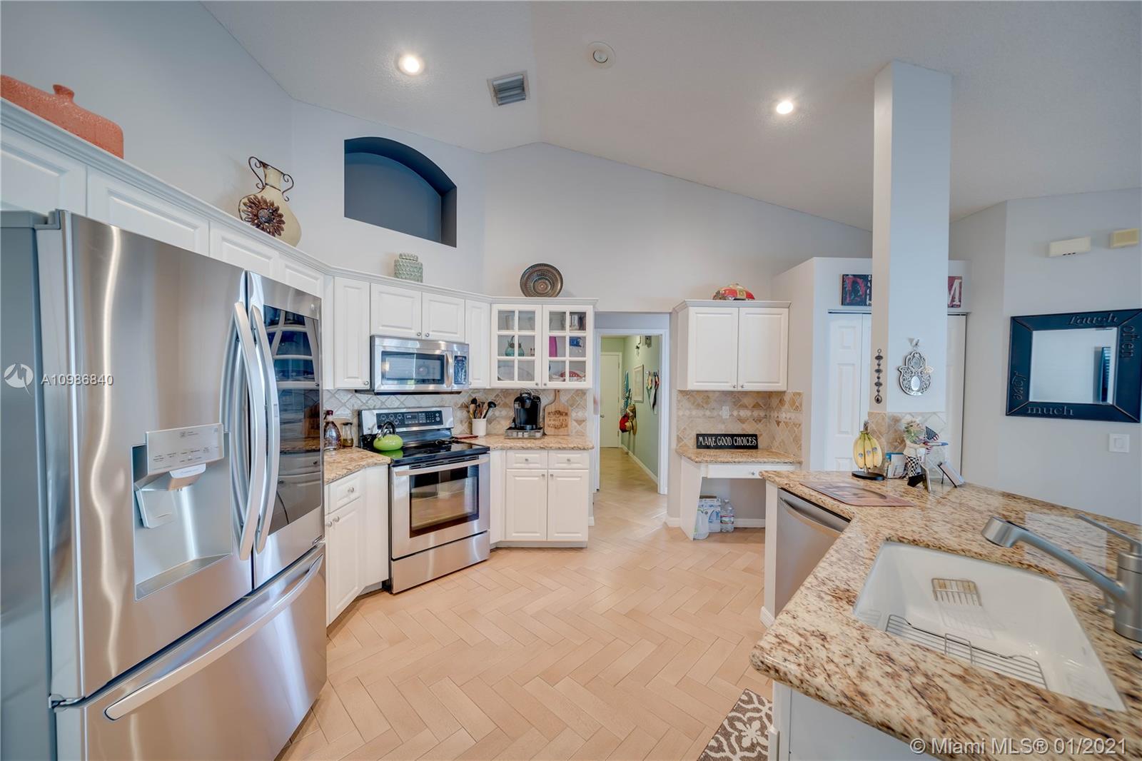 3230 Overlook Road Davie, FL 33328 - Photo 15 of 47