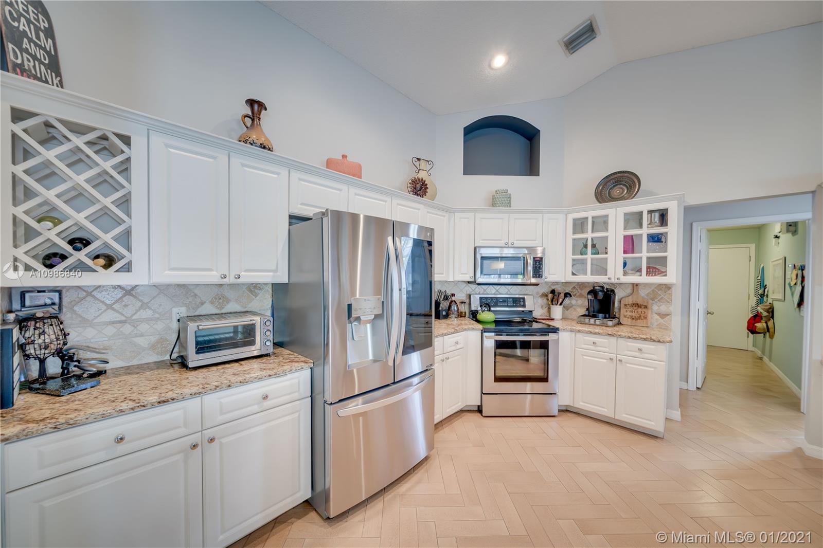 3230 Overlook Road Davie, FL 33328 - Photo 16 of 47