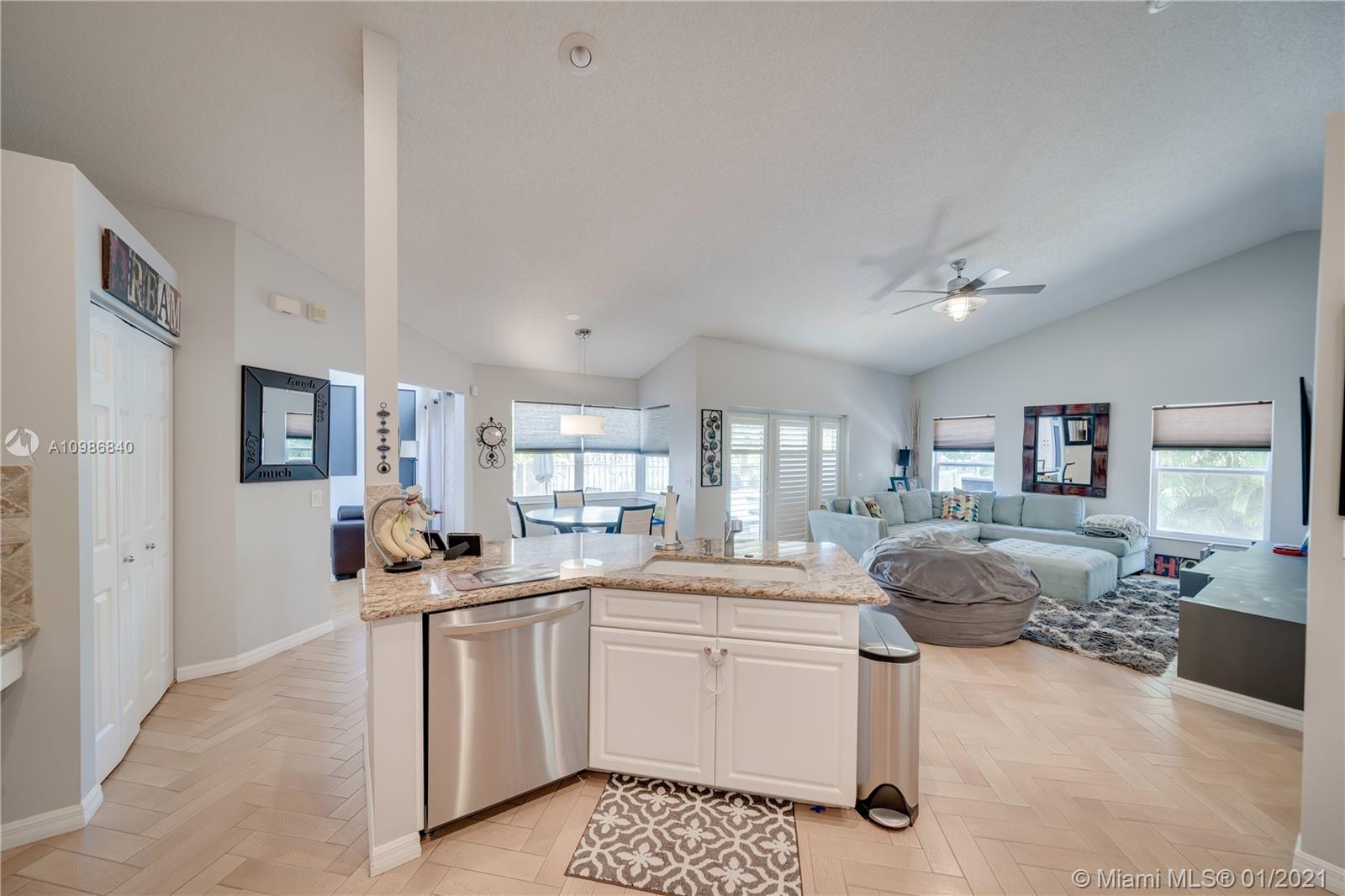 3230 Overlook Road Davie, FL 33328 - Photo 17 of 47