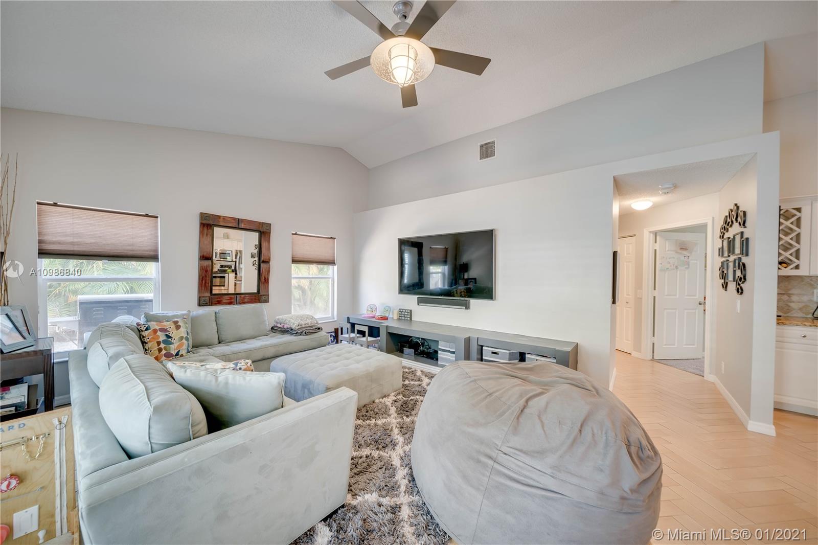 3230 Overlook Road Davie, FL 33328 - Photo 21 of 47