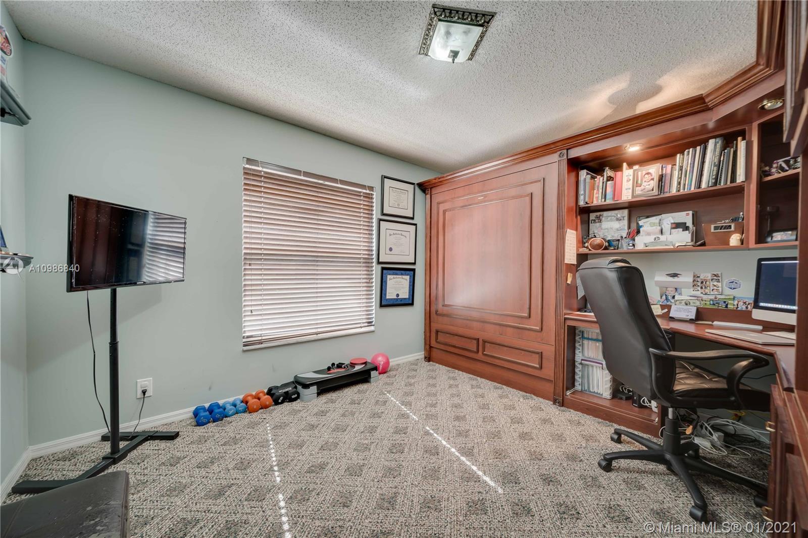 3230 Overlook Road Davie, FL 33328 - Photo 31 of 47