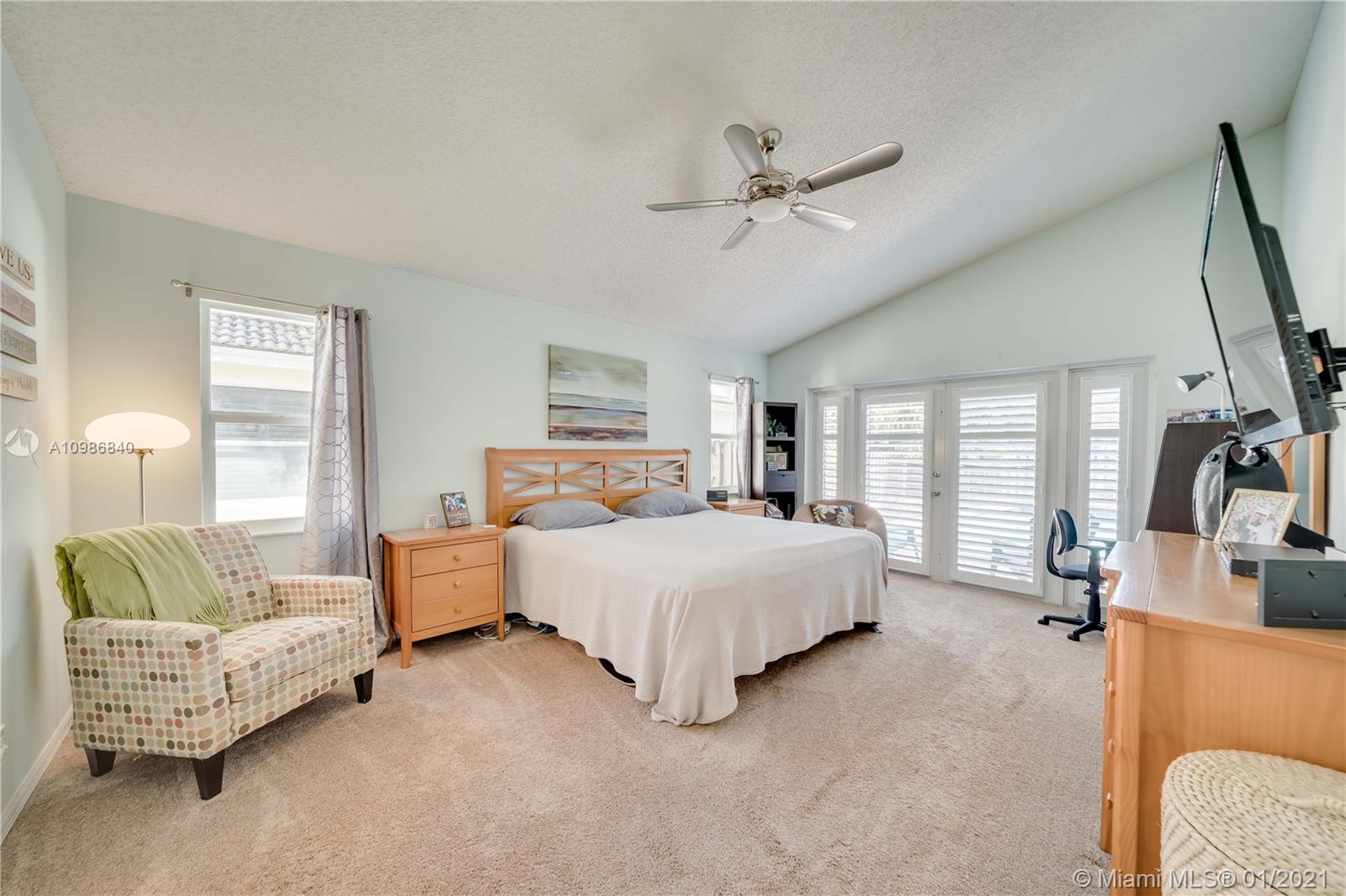 3230 Overlook Road Davie, FL 33328 - Photo 33 of 47