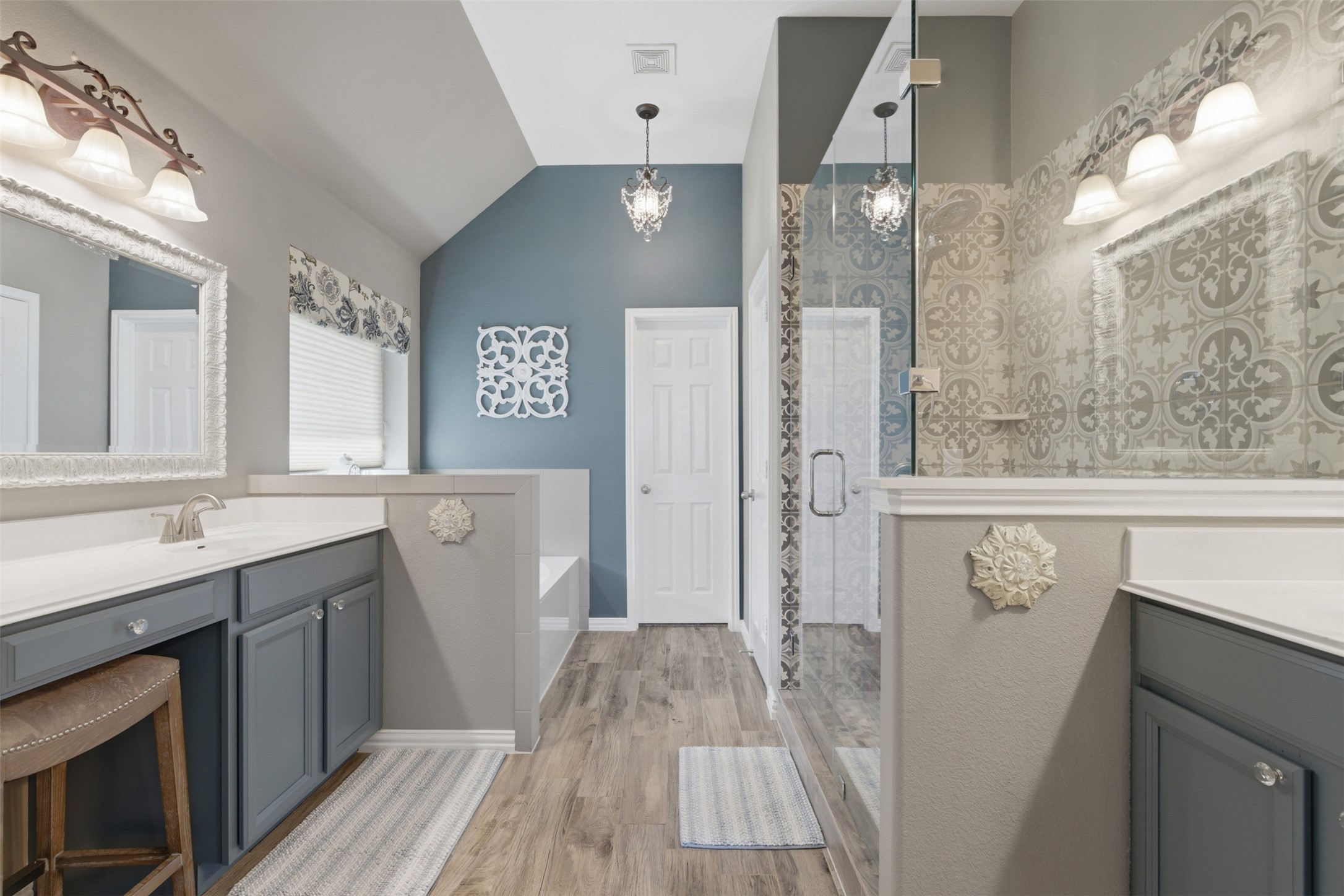 2568 Santa Barbara Loop Round Rock, TX 78665 - Photo 15 of 34 a bathroom with a sink a mirror a bathtub and shower
