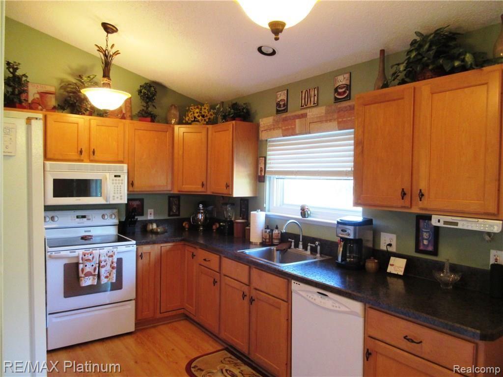 2601 Crooked Lake Road Howell, MI 48843 - Photo 3 of 30 IMG_1096.JPG