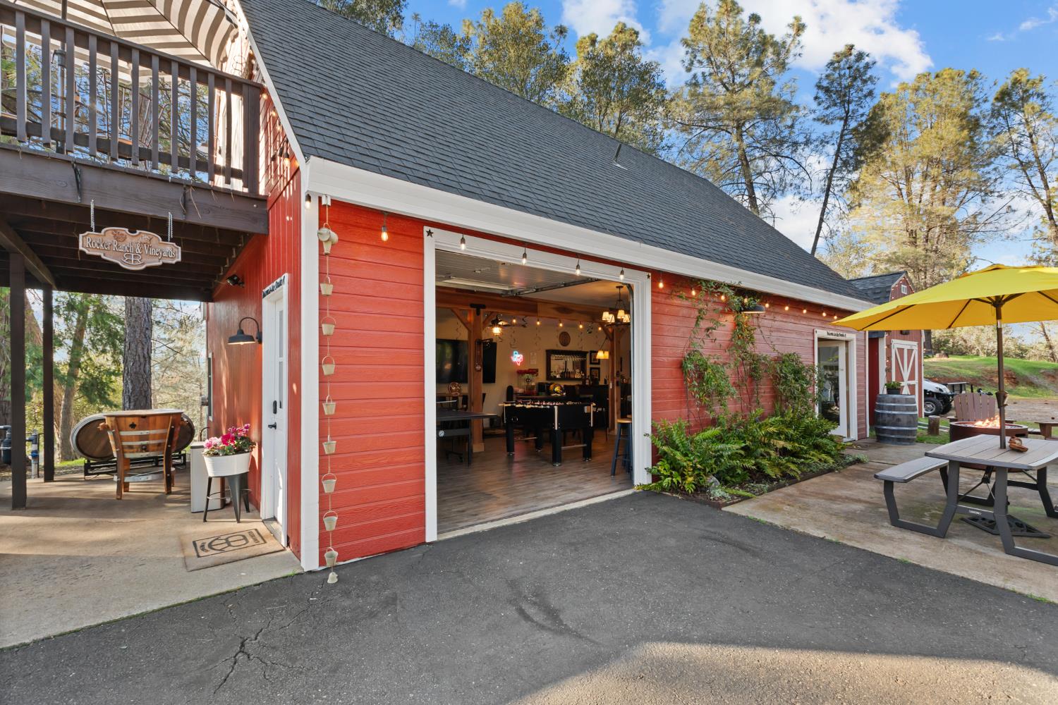 17476 Fiddletown Road Fiddletown, CA 95629 - Photo 40 of 82 A multi-use space for the entertainer at heart!