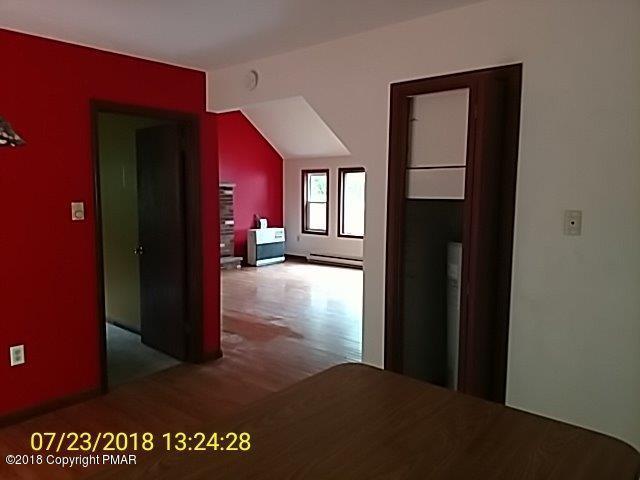 263 Canterbury Road Bushkill, PA 18324 - Photo 9 of 16 a view of a living room