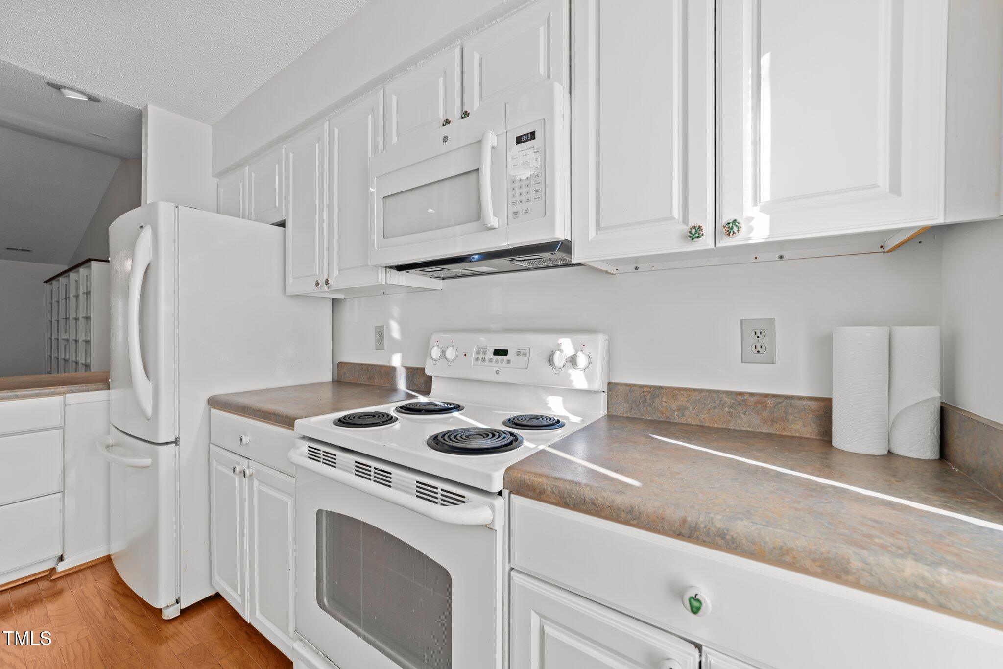2652 Cottage Circle Raleigh, NC 27613 - Photo 12 of 35 kitchen