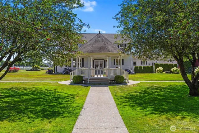 a view of a house with a yard