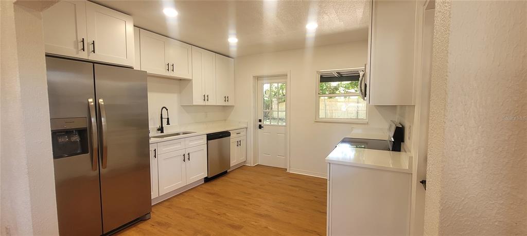 6023 Flora Terrace Apollo Beach, FL 33572 - Photo 3 of 12