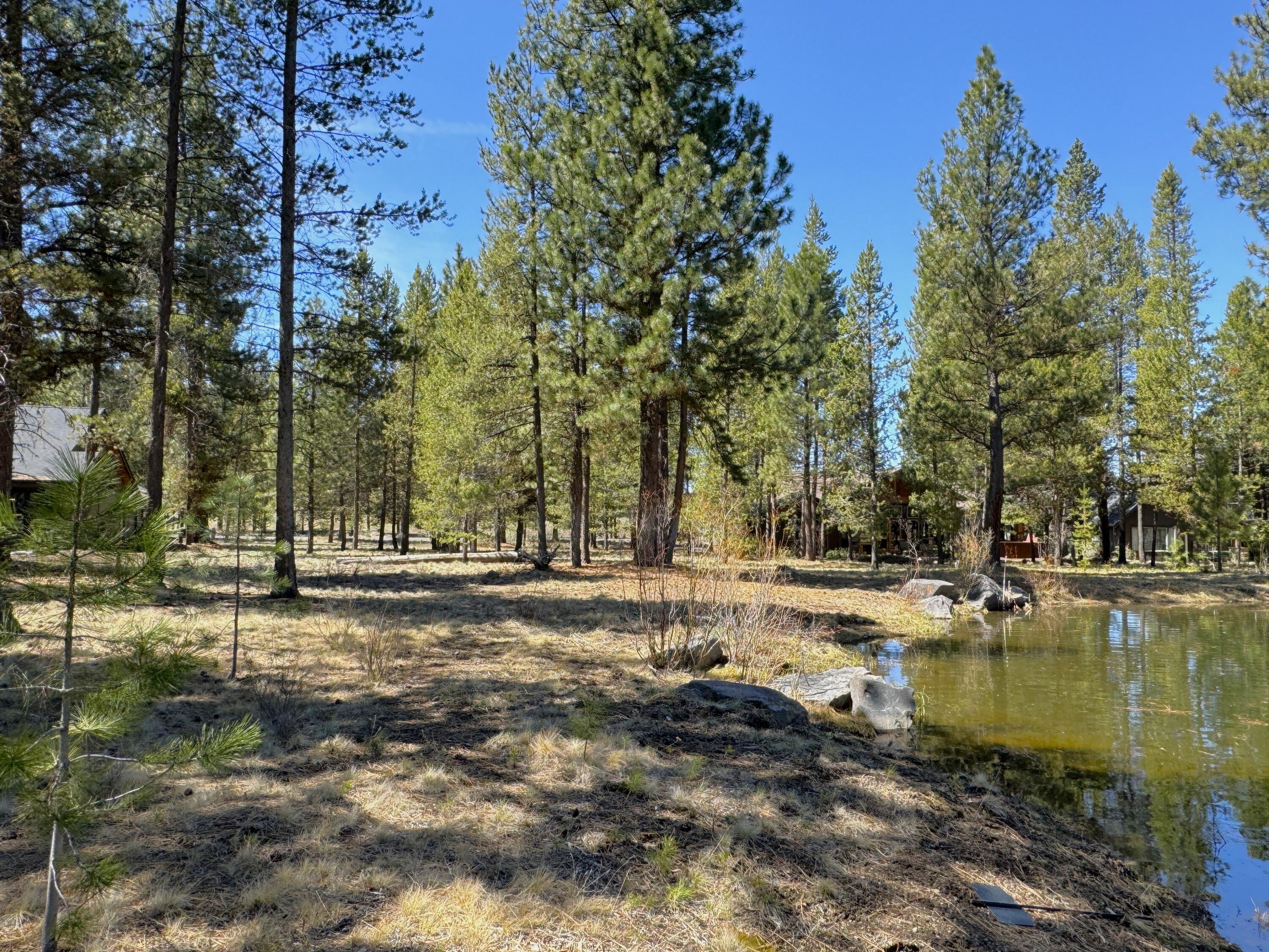 Situated amidst majestic ponderosa pines, this Caldera Springs homesite offers tranquility in a secluded corner of Sable Rock Park, overlooking the water.