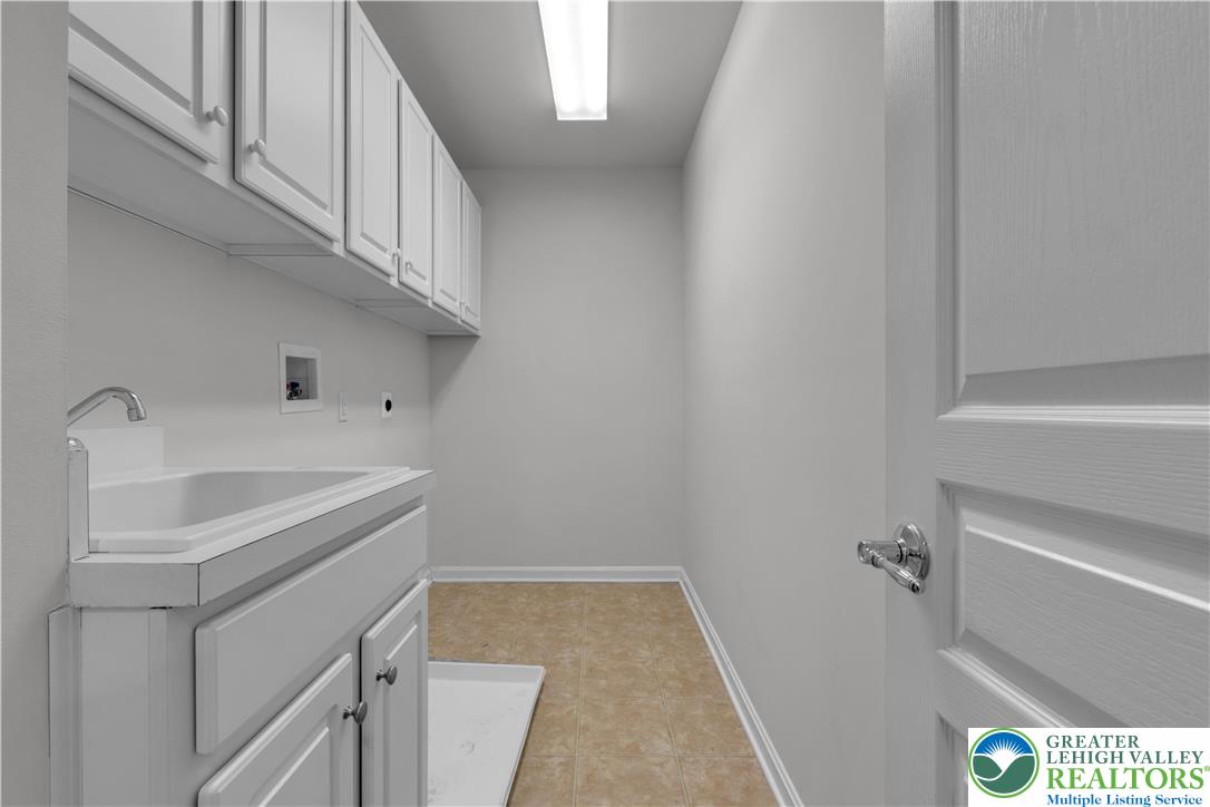 8604 Cascade Road Breinigsville, PA 18031 - Photo 22 of 28 2nd floor laundry