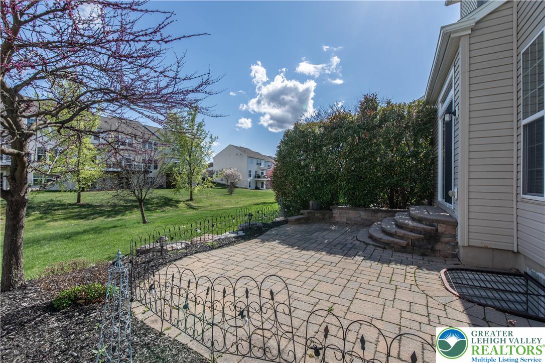 8604 Cascade Road Breinigsville, PA 18031 - Photo 27 of 28 Patio area
