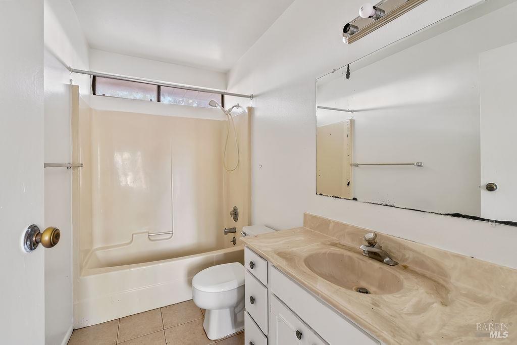 2050 Marlow Road Santa Rosa, CA 95403 - Photo 29 of 48 2nd Full Bathroom