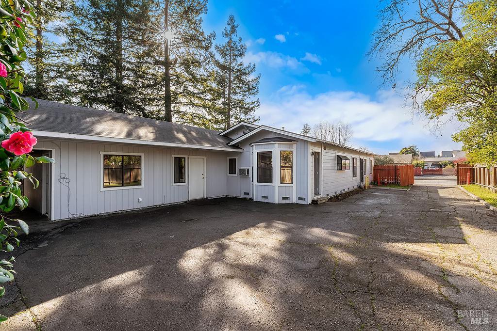 2050 Marlow Road Santa Rosa, CA 95403 - Photo 6 of 48 Main House